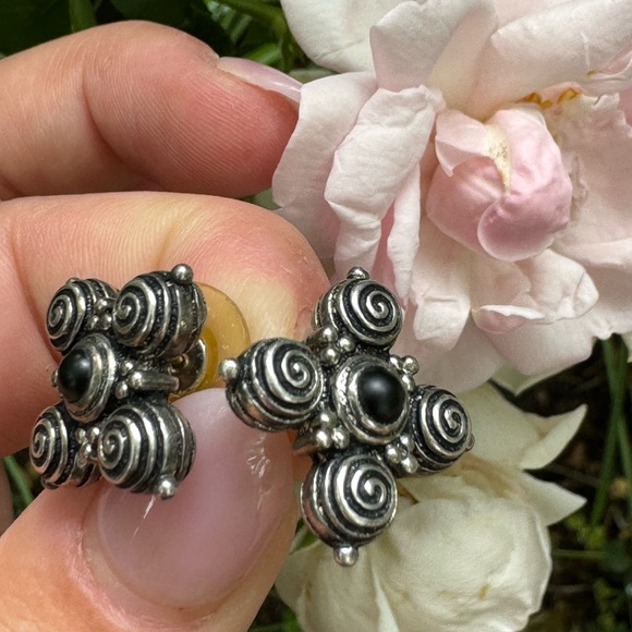 Caroline Ballou 925 Sterling silver and 18K yellow gold posts with onyx earrings - Picture 6 of 14